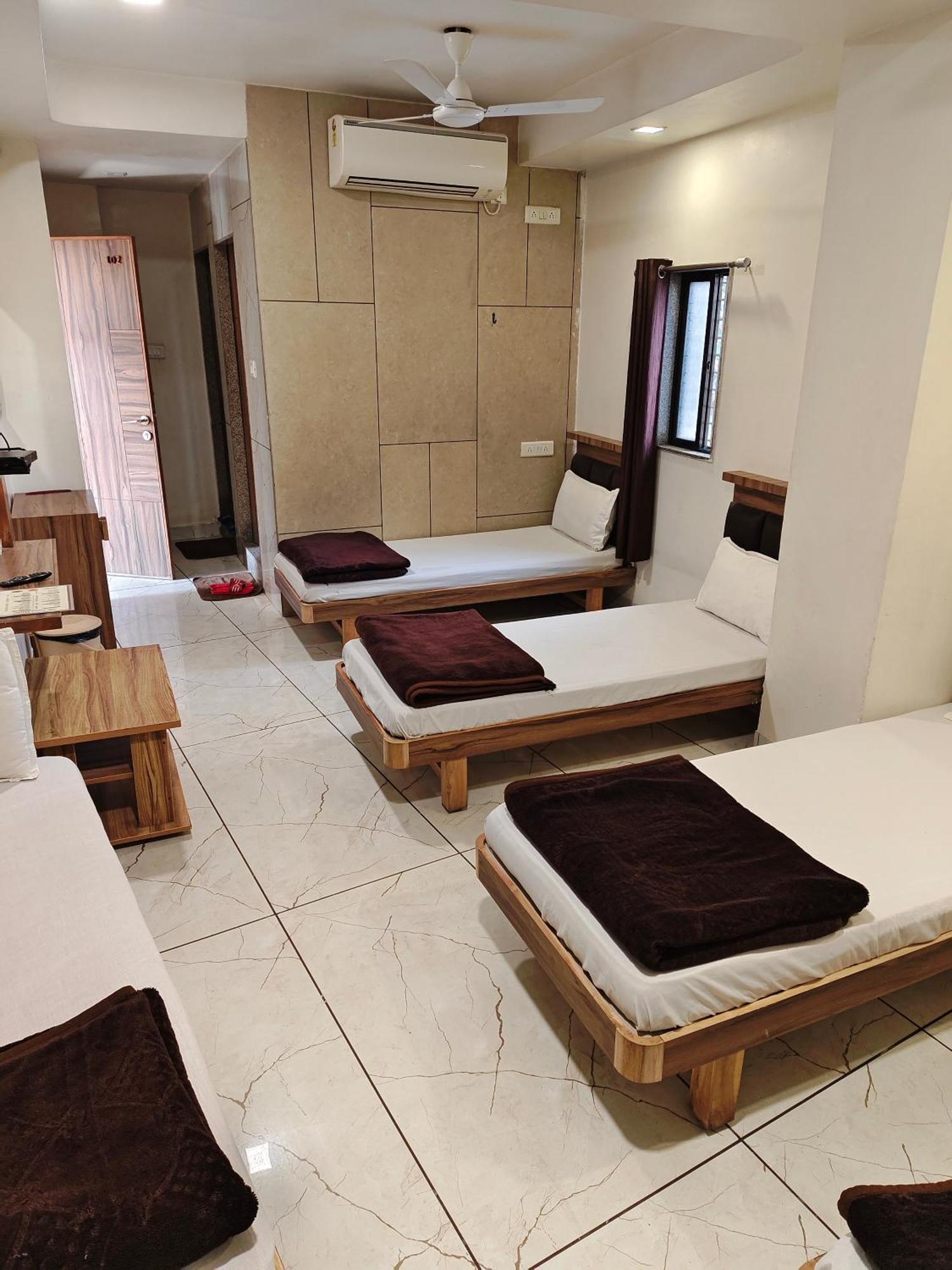 Hotel Milan Ahmedabad Extérieur photo