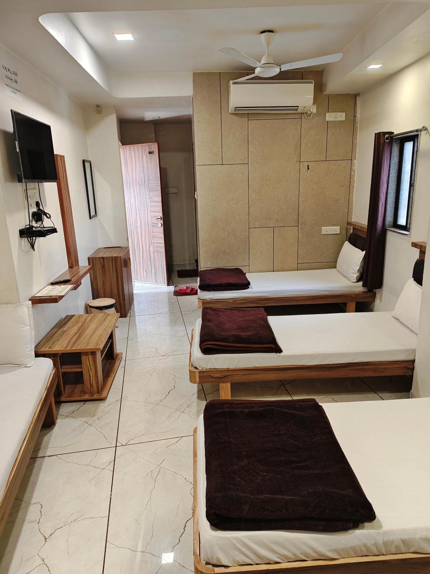 Hotel Milan Ahmedabad Extérieur photo